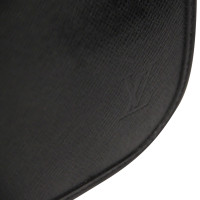 Louis Vuitton Messenger Bag van Taiga Leather