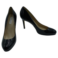 L.K. Bennett Pumps/Peeptoes aus Lackleder in Schwarz