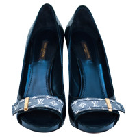 Louis Vuitton Pumps/Peeptoes aus Lackleder in Blau