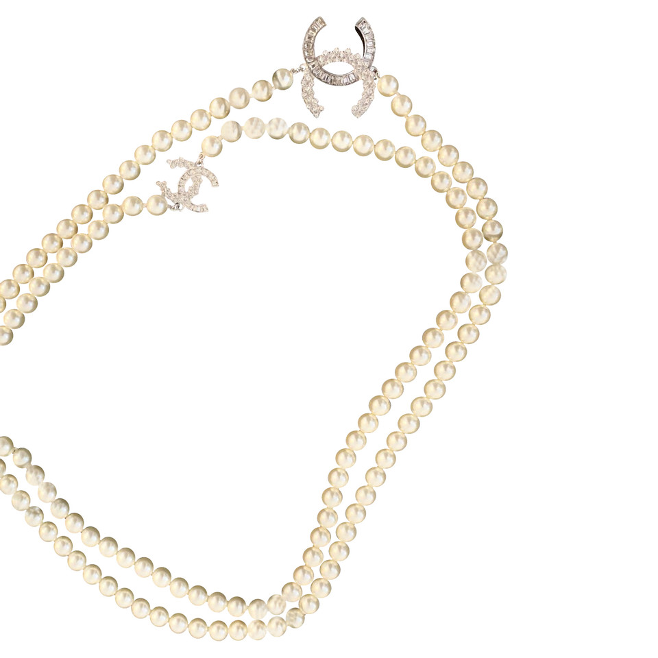 Chanel Pearl Necklace in White