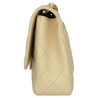 Chanel Classic Flap Bag aus Leder in Beige