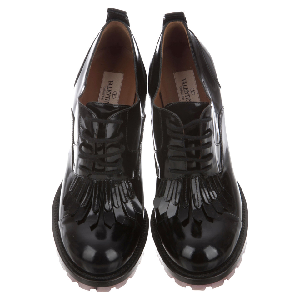 Valentino Garavani Chaussures à lacets en Cuir verni en Noir