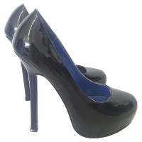 Yves Saint Laurent pumps in patent leather