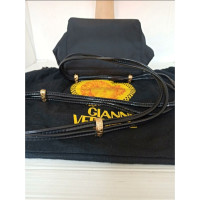 Gianni Versace Umhängetasche aus Canvas in Schwarz