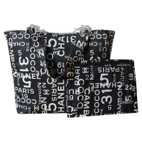 Chanel Shoulder bag in black and white