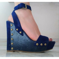 Ash Wedges in Blue