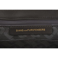 Diane Von Furstenberg Umhängetasche aus Leder in Schwarz