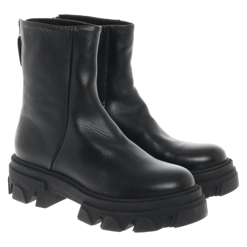 Steve Madden Boots Leather in Black