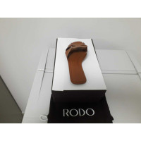 Rodo Sandalen aus Leder in Braun