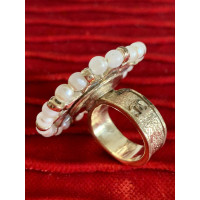 Chanel Ring aus Perlen in Beige