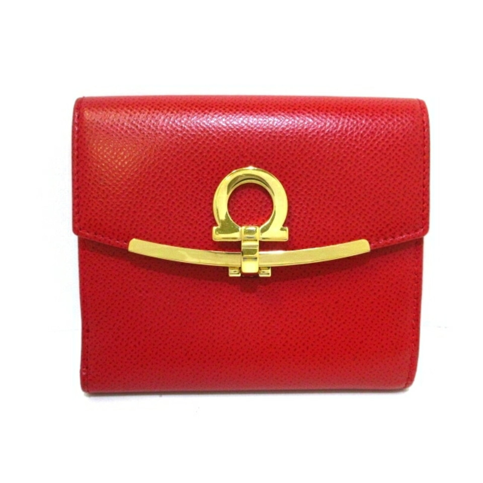 Salvatore Ferragamo Täschchen/Portemonnaie aus Leder in Rot