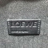 Loewe Clutch aus Leder in Schwarz