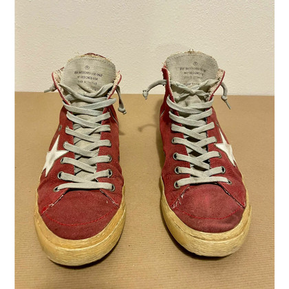 Golden Goose Sneakers aus Wildleder in Rot