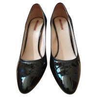 Prada Pumps/Peeptoes Patent leather in Black