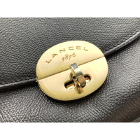 Lancel Umhängetasche aus Leder in Schwarz