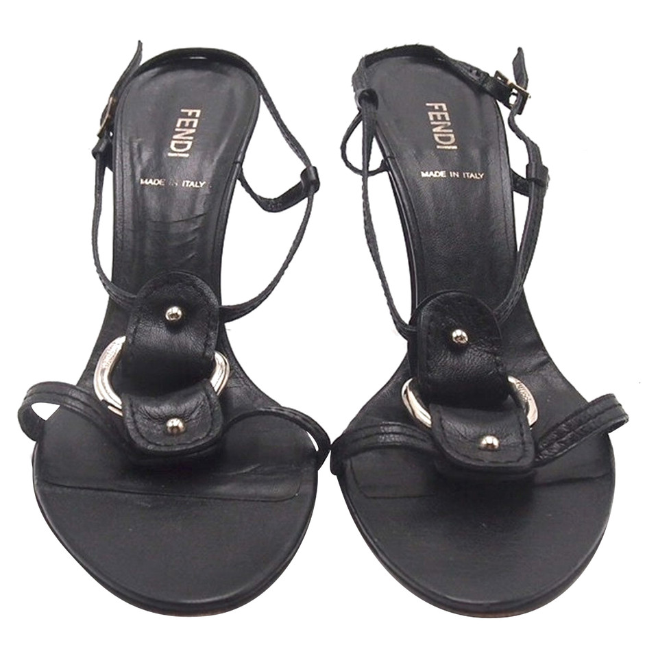 Fendi Sandalen aus Leder in Schwarz