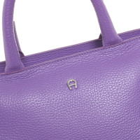 Aigner Handtasche aus Leder in Violett