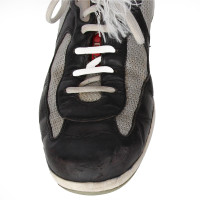 Prada Chaussures à lacets en Cuir en Gris