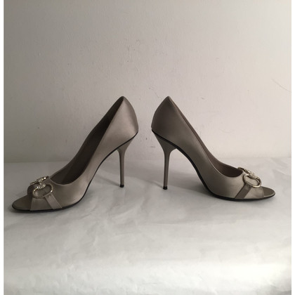 Gucci Pumps/Peeptoes Leather in Silvery