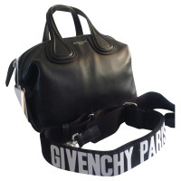 Givenchy Nightingale Micro aus Leder in Schwarz