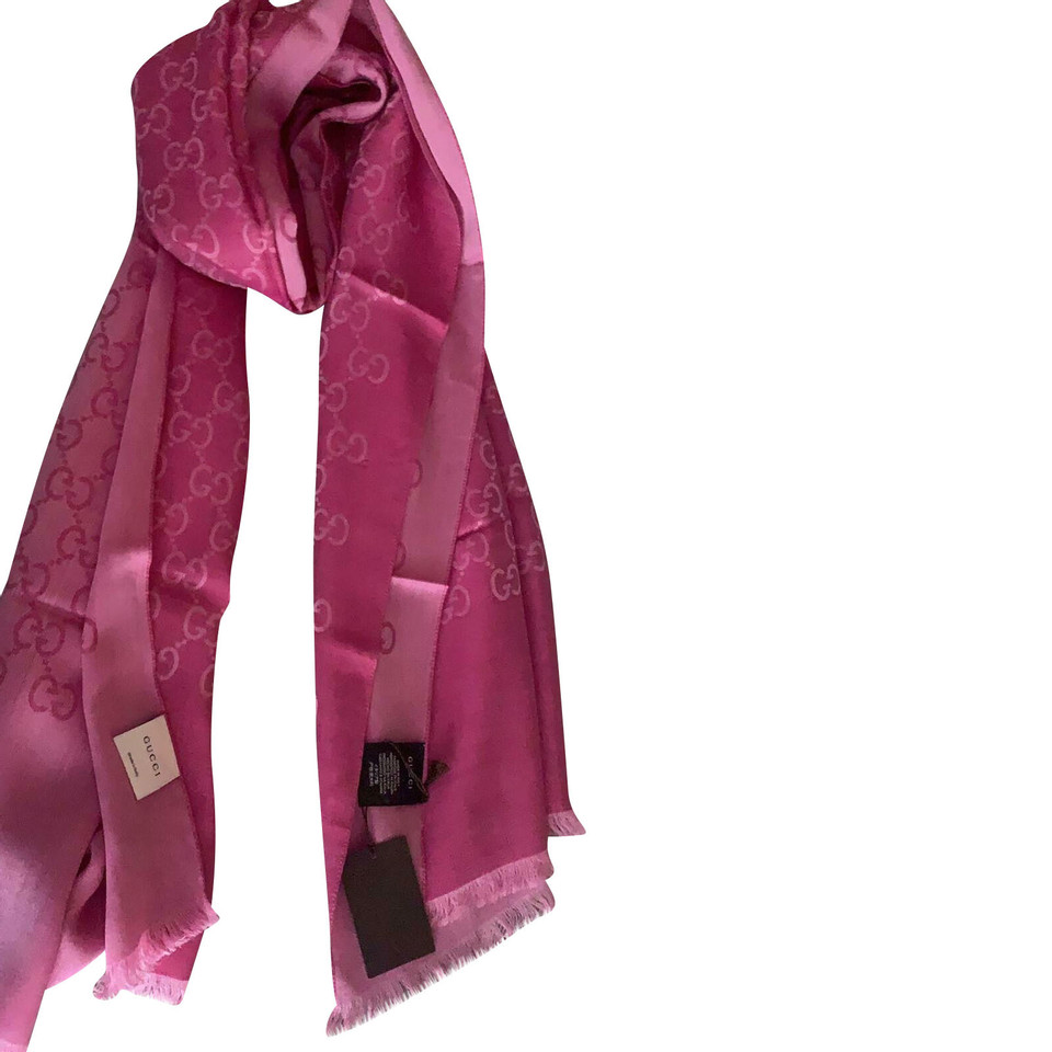 Gucci Scarf/Shawl Wool in Fuchsia