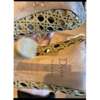 Christian Dior Chaussures compensées en Cuir verni en Beige