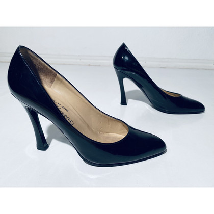 Charles Jourdan Pumps/Peeptoes aus Lackleder in Schwarz