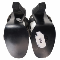 Balenciaga Sandalen aus Leder in Schwarz