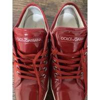 Dolce & Gabbana Sneakers aus Lackleder in Rot