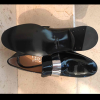 Salvatore Ferragamo Chaussures à lacets en Cuir verni en Noir