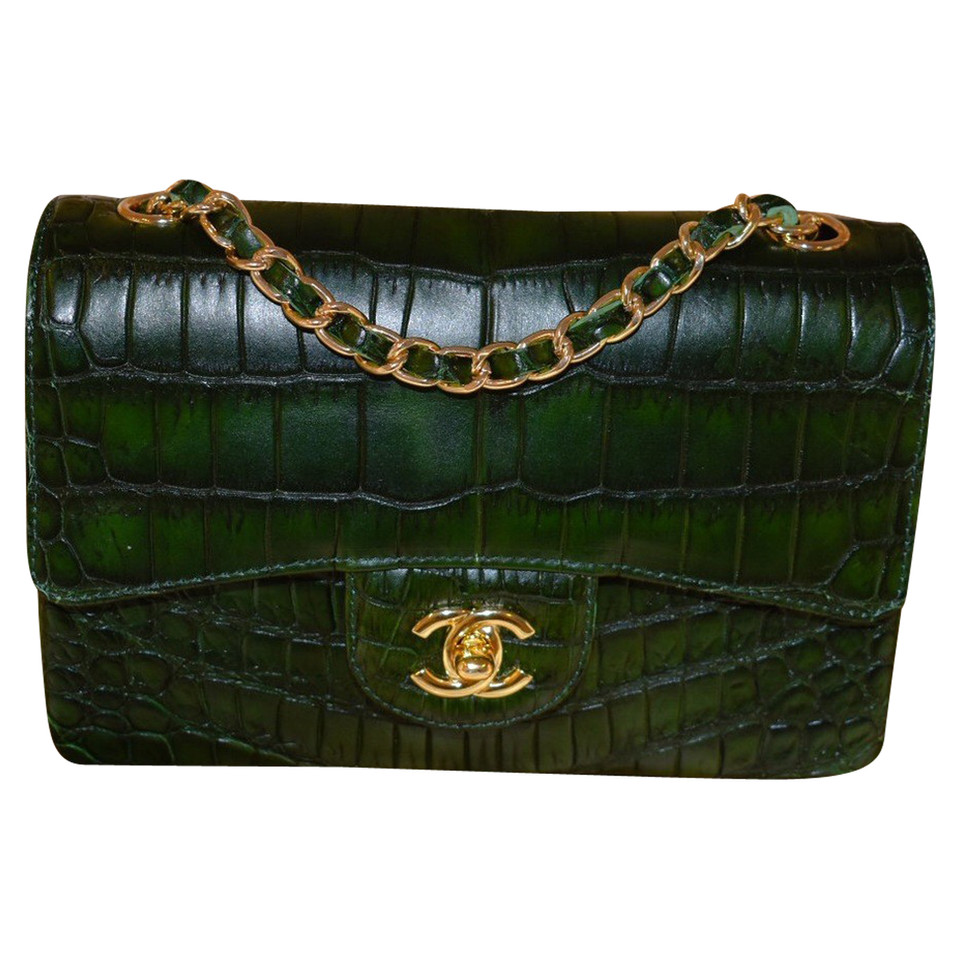 Chanel Classic Flap Bag New Mini aus Lackleder in Grün
