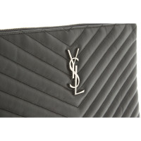 Saint Laurent Clutch aus Leder in Schwarz