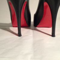 Christian Louboutin Pumps/Peeptoes aus Leder in Schwarz