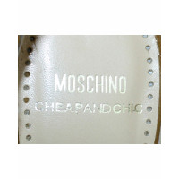 Moschino Cheap And Chic Sandalen aus Leder in Braun