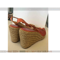 Christian Louboutin Chaussures compensées en Soie en Orange