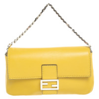 Fendi Baguette Bag aus Leder in Gelb