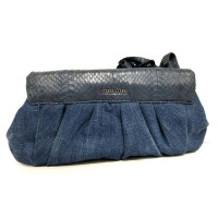 Miu Miu Clutch aus Jeansstoff in Blau