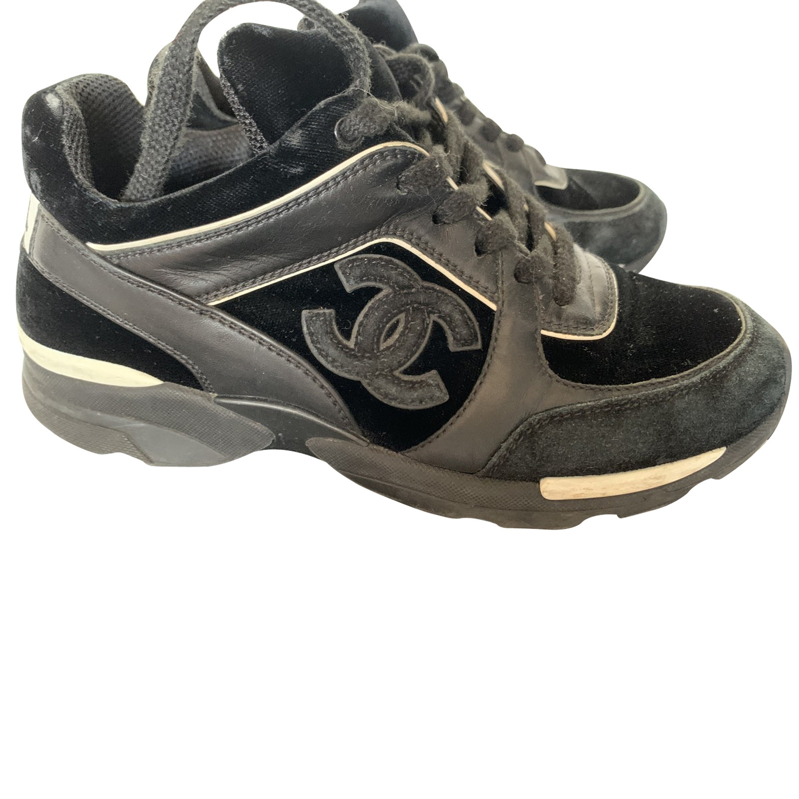 Chanel Trainers Suede in Black - Second Hand Chanel Trainers Suede in Black  buy used for 450€ (4262271)