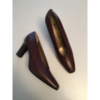 Yves Saint Laurent Pumps/Peeptoes Leather in Brown
