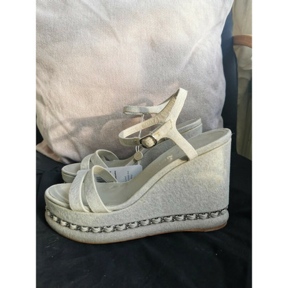Chanel Sandals Canvas in Beige