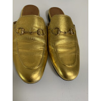 Gucci Slipper/Ballerinas aus Leder in Gold