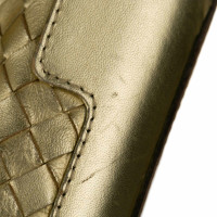 Bottega Veneta Täschchen/Portemonnaie aus Leder in Gold