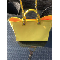 Chanel Deauville Maxi Tote in Gelb