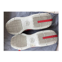 Prada Sneakers aus Leder in Rot