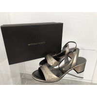 Bottega Veneta Sandalen aus Leder in Silbern