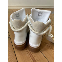 Adidas Stiefel aus Leder in Weiß