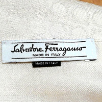 Salvatore Ferragamo Schal/Tuch aus Silber in Creme