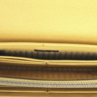 Fendi Täschchen/Portemonnaie aus Leder in Gelb