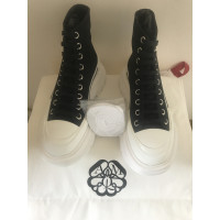 Alexander McQueen Sneakers aus Canvas in Schwarz