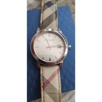 Burberry Armbanduhr aus Stahl in Grau